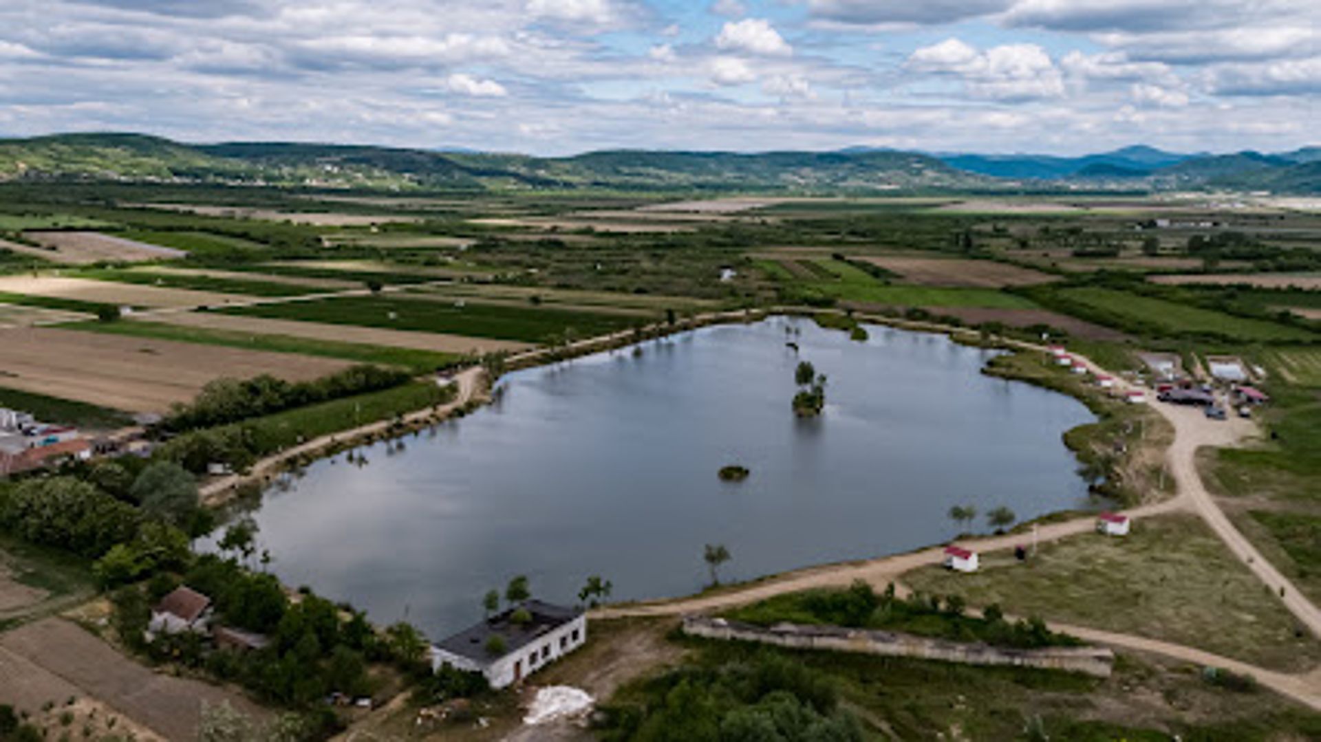 Dominic's Lake — Poză principală